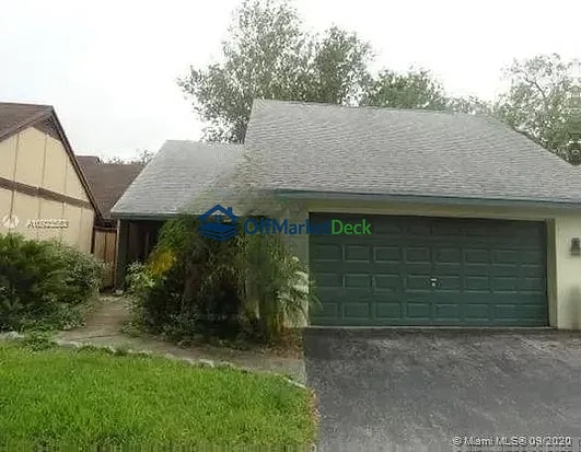 Off-market house in Homestead, Florida — 3 beds, 2 baths, $350,000 - Blurred background Image