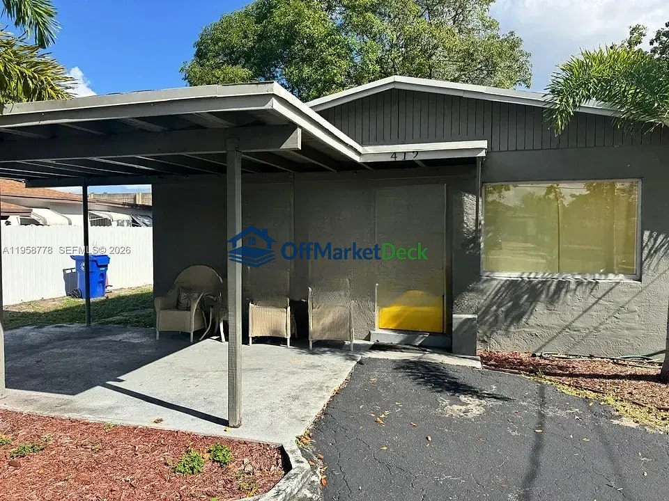 Off-market house in Fort Lauderdale, Florida — 3 beds, 2 baths, $350,000