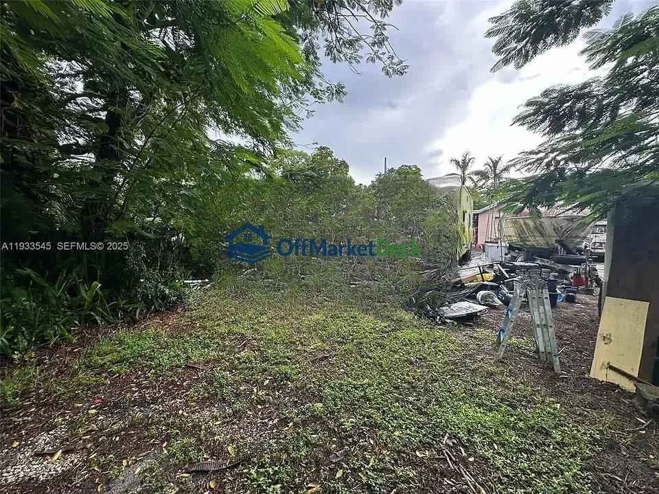 Off-market house in Fort Lauderdale, Florida — 3 beds, 2 baths, $339,900