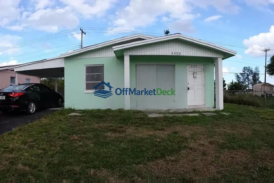 Off-market house in West Palm Beach, Florida — 3 beds, 1 bath, $225,000