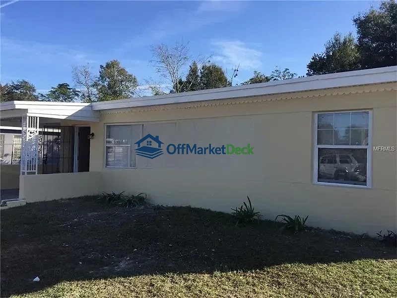 Off-market house in Orlando, Florida — 3 beds, 2 baths, $170,000 - Blurred background Image