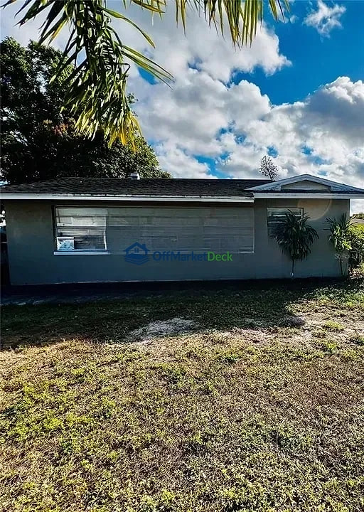 Off-market house in Fort Myers, Florida — 3 beds, 2 baths, $190,000