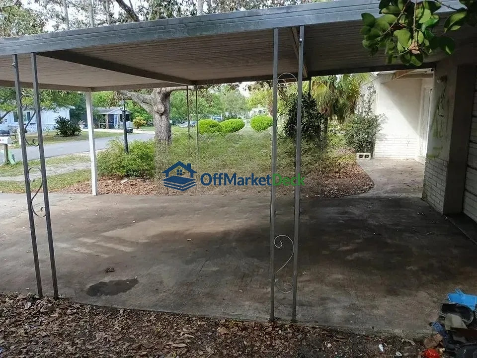 Off-market house in Beverly Hills, Florida — 3 beds, 2 baths, $134,990 — photo 2 of 4