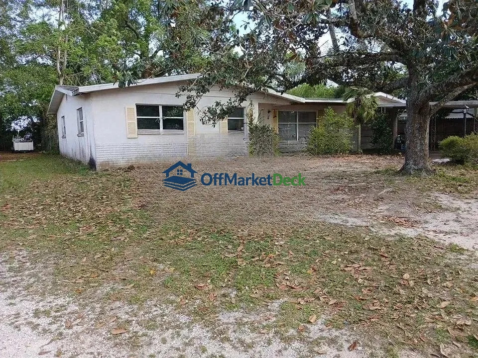 Off-market house in Beverly Hills, Florida — 3 beds, 2 baths, $134,990 — photo 4 of 4