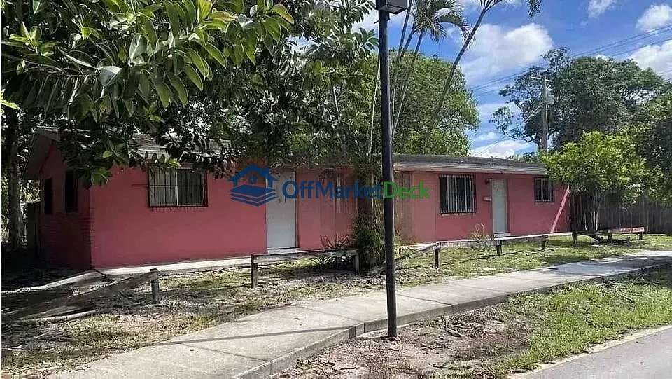 Off-market duplex in Fort Lauderdale, Florida — 2 beds, 1 bath, $437,900