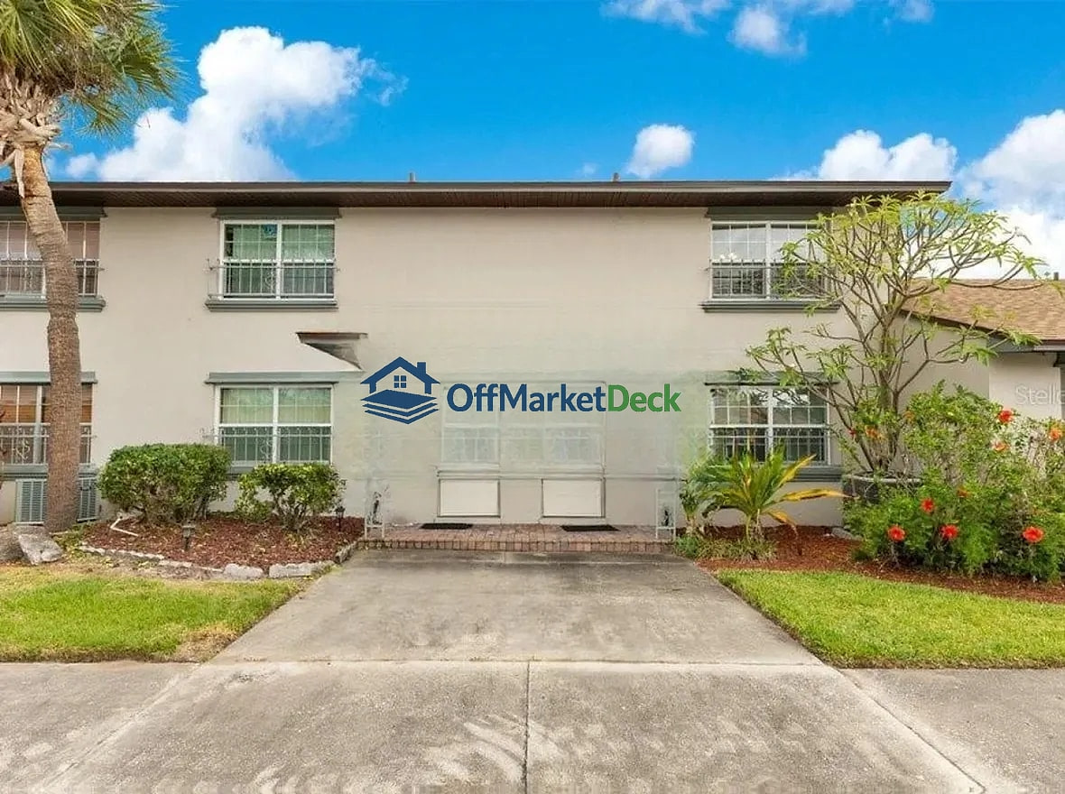 Off-market condo in Orlando, Florida — 2 beds, 2 baths, $128,900 - Blurred background Image
