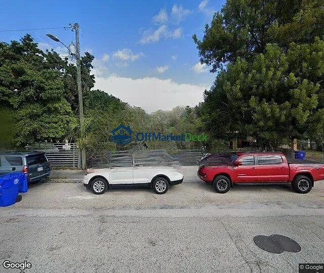Off-market house in Miami, Florida — 4 beds, 2 baths, $350,000 - Blurred background Image