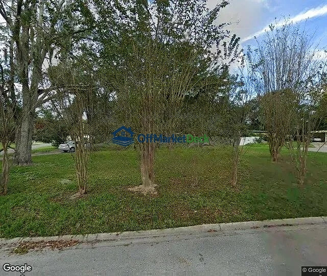 Off-market house in Jacksonville, Florida — 3 beds, 1 bath, $124,000 - Blurred background Image
