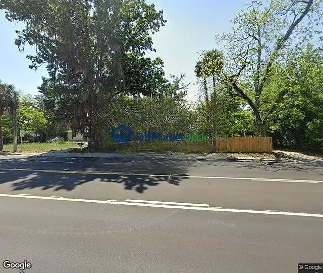 Off-market house in Jacksonville, Florida — 3 beds, 2 baths, $222,000 - Blurred background Image