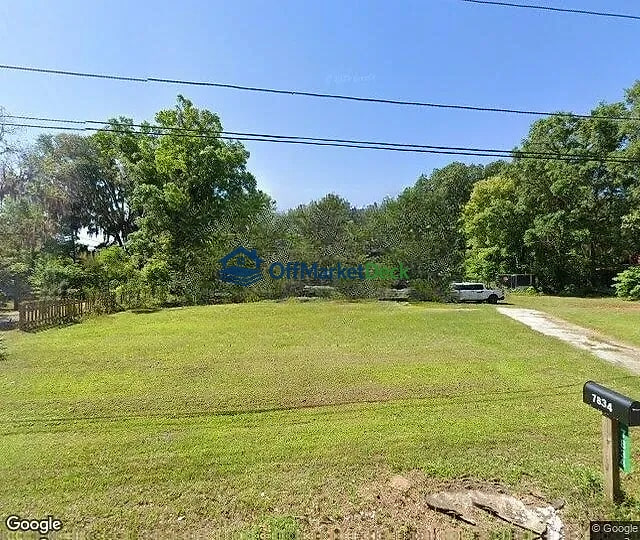 Off-market house in Jacksonville, Florida — 3 beds, 1 bath, $120,000 - Blurred background Image