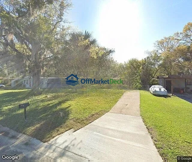 Off-market house in Jacksonville, Florida — 3 beds, 1 bath, $97,500 - Blurred background Image