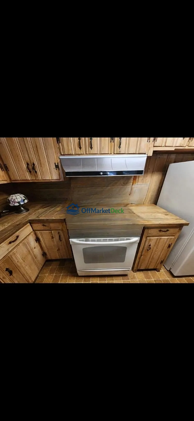 Off-market house in Mobile, Alabama — 3 beds, 1.5 baths, $110,000 - Blurred background Image