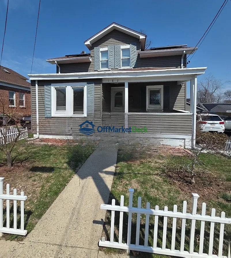 Off-market house in Ewing Township, New Jersey — 3 beds, 1.5 baths, $332,000 - Blurred background Image