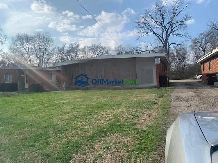 Off-market house in Middletown, Ohio — 8 beds, 4 baths, $100,500 - Blurred background Image