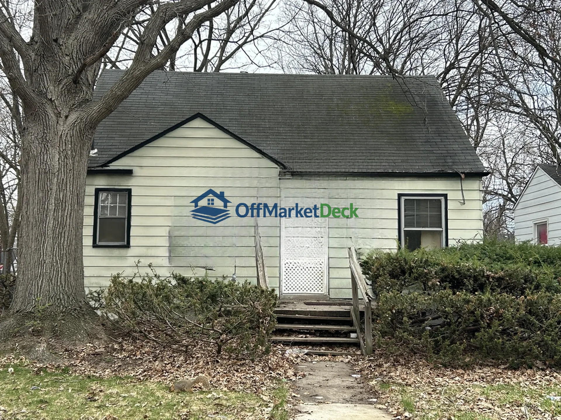 Off-market house in Detroit, Michigan — 3 beds, 1 bath, $30,000 - Blurred background Image
