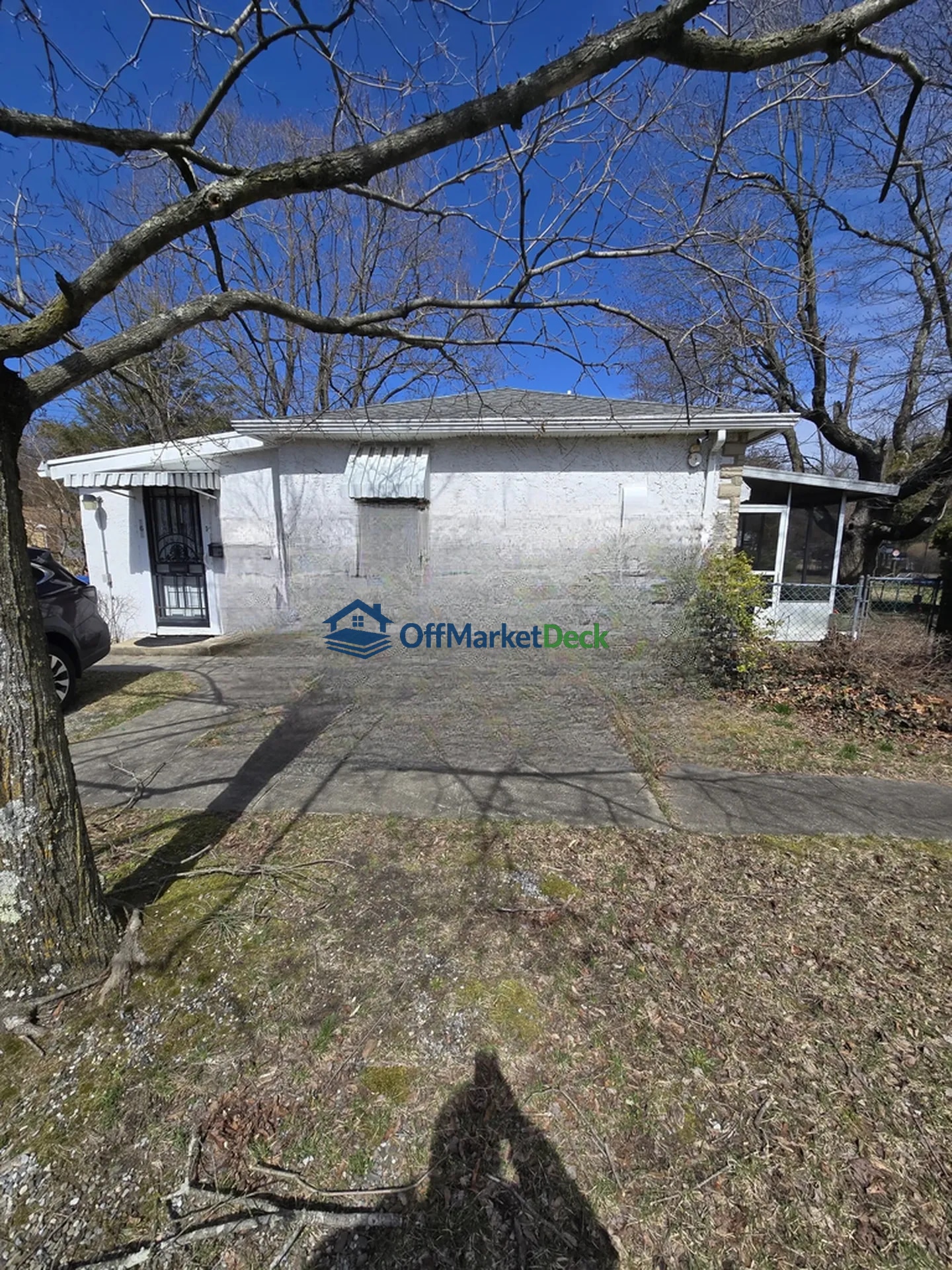 Off-market house in Pemberton, New Jersey — 3 beds, 1 bath, $160,000 - Blurred background Image