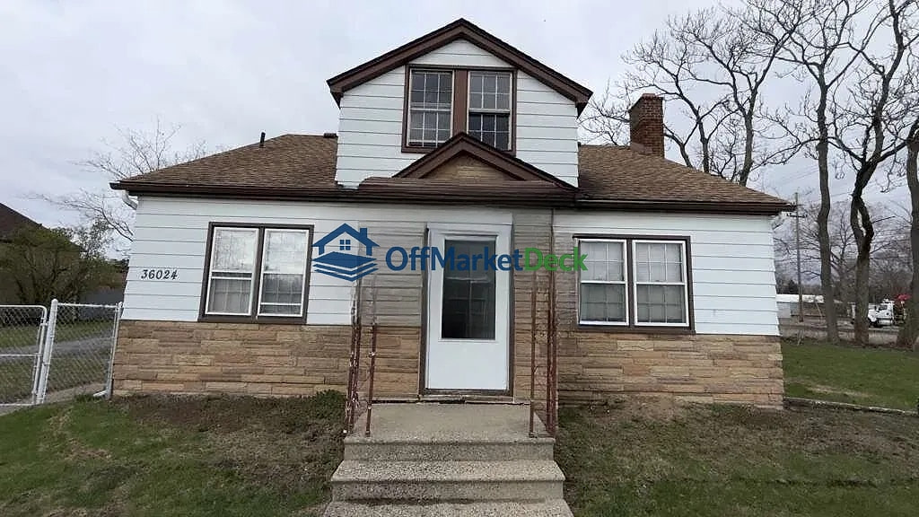 Off-market duplex in Romulus, Michigan — 3 beds, 2 baths, $168,900 - Blurred background Image