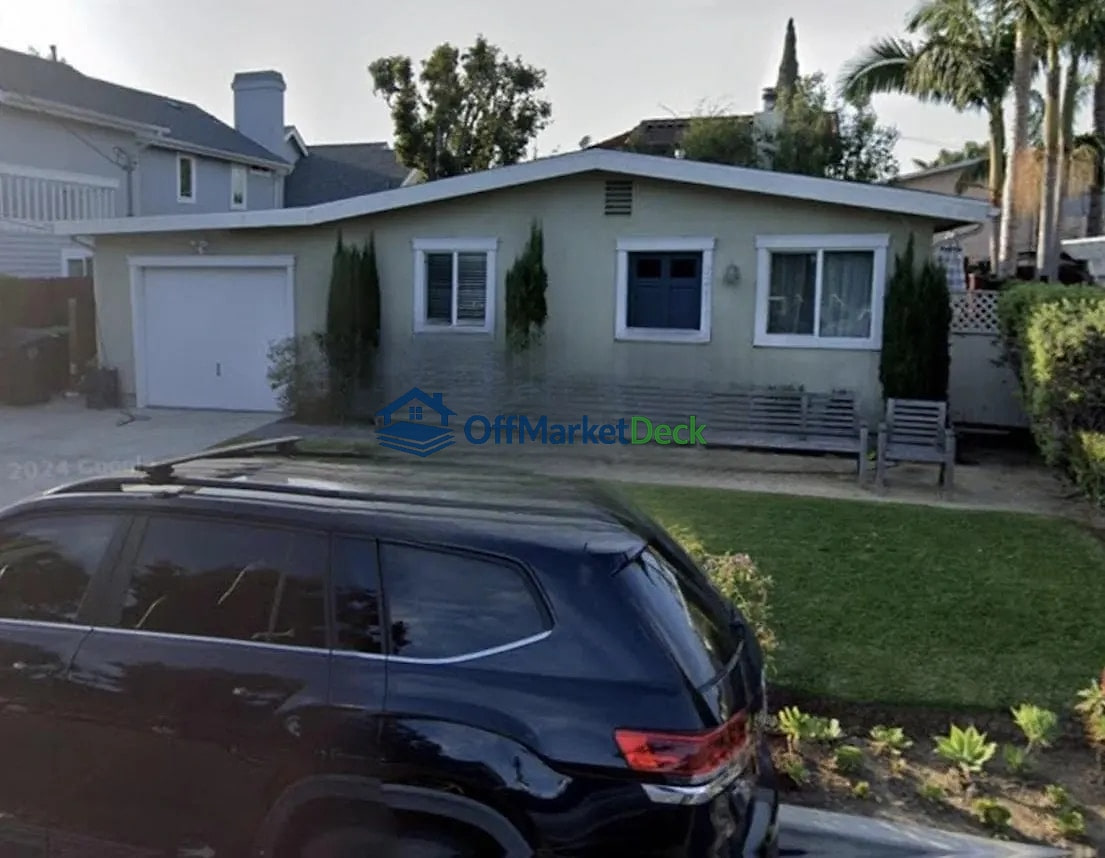 Off-market house in Costa Mesa, California — 2 beds, 2 baths, $1,370,000