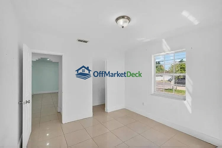 Off-market house in Miami, Florida — 3 beds, 2 baths, $699,900 — photo 8 of 8