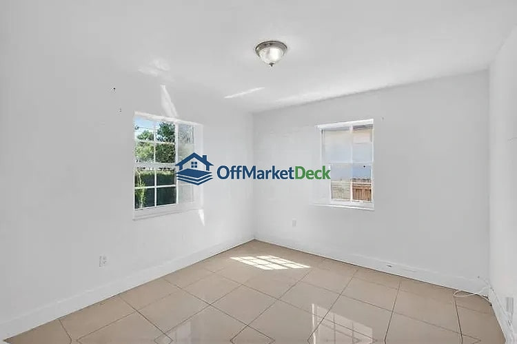 Off-market house in Miami, Florida — 3 beds, 2 baths, $699,900 — photo 7 of 8