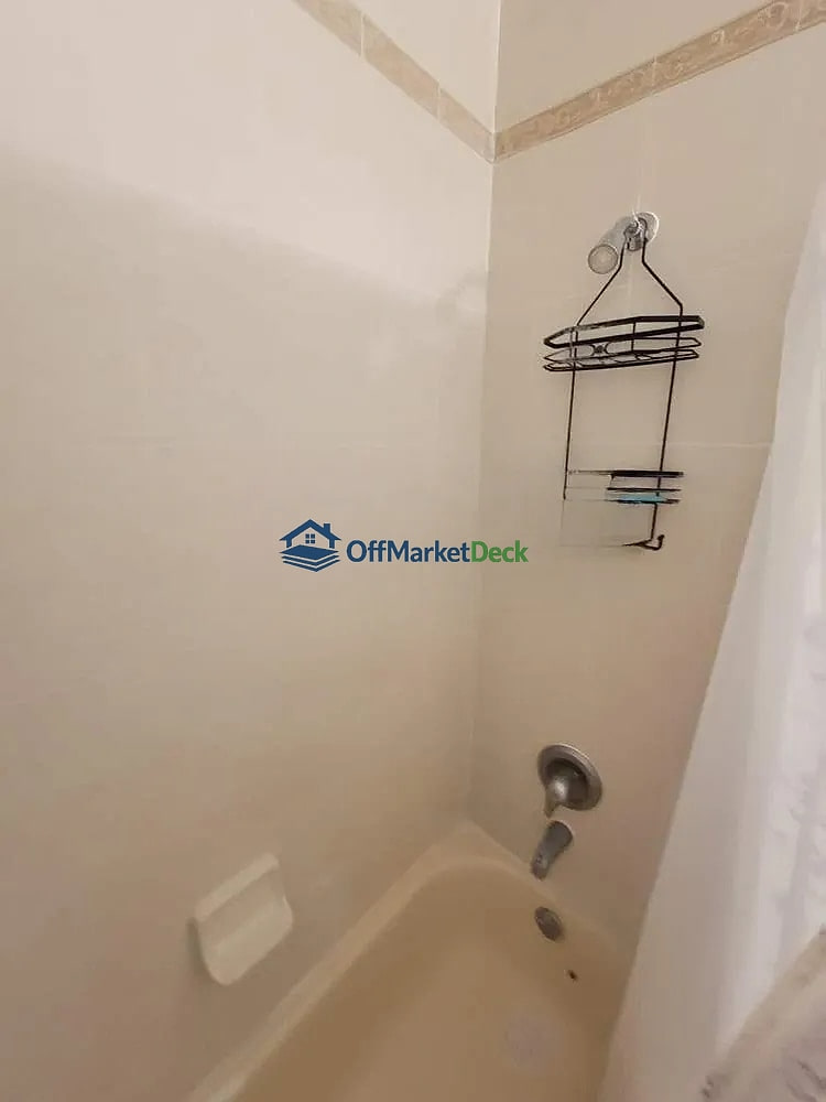 Off-market house in Cutler Bay, Florida — 3 beds, 2.5 baths, $334,900 — photo 6 of 8