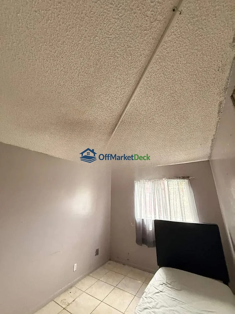 Off-market house in Margate, Florida — 3 beds, 2.5 baths, $244,900 — photo 5 of 8