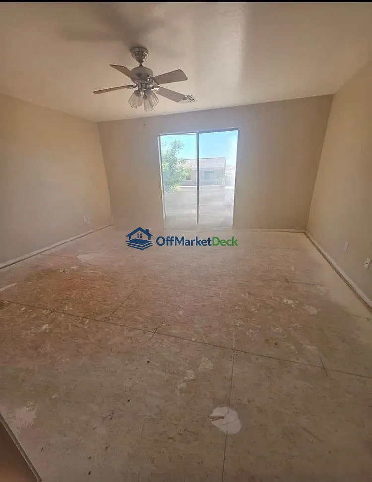 Off-market house in El Mirage, Arizona — 5 beds, 3 baths, $355,000 — photo 7 of 8