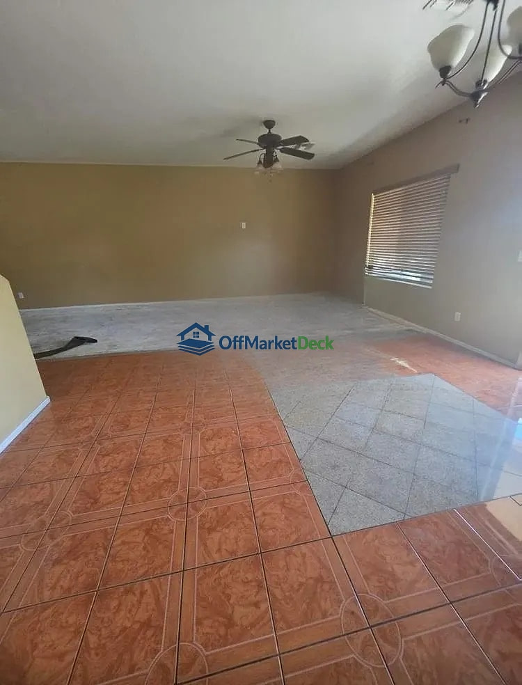 Off-market house in El Mirage, Arizona — 5 beds, 3 baths, $355,000 — photo 5 of 8