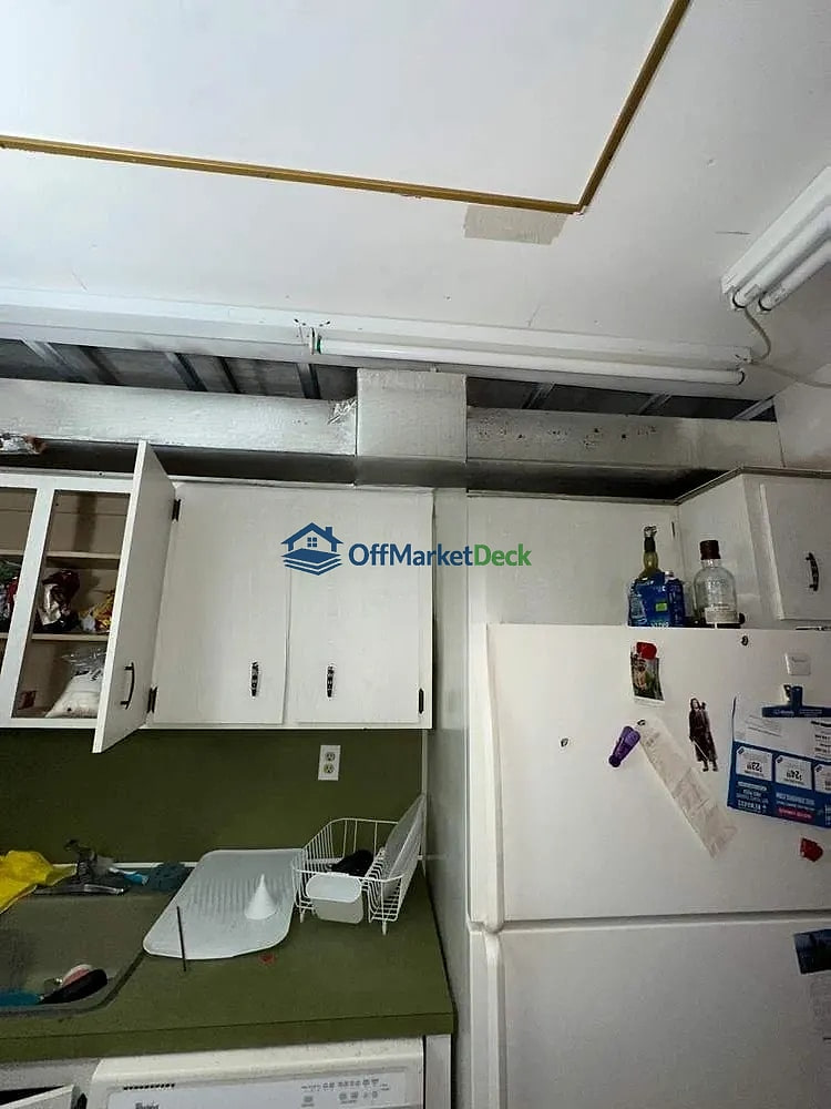 Off-market house in Sunny Isles Beach, Florida — 1 bed, 1.5 baths, $104,900 — photo 6 of 8