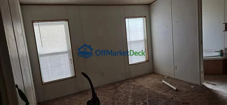 Off-market house in Golden Valley, Arizona — 2 beds, 2 baths, $85,000 — photo 8 of 8