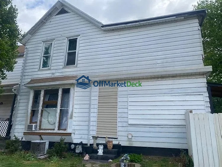 Off-market house in Evansville, Indiana — 2 beds, 2 baths, $55,000 — photo 5 of 8