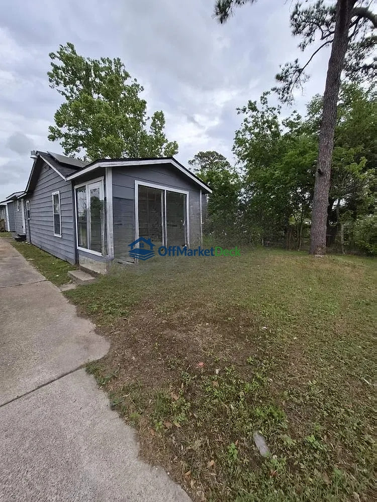 Off-market multi family in Houston, Texas — 5 beds, 3 baths, $175,000 — photo 6 of 8
