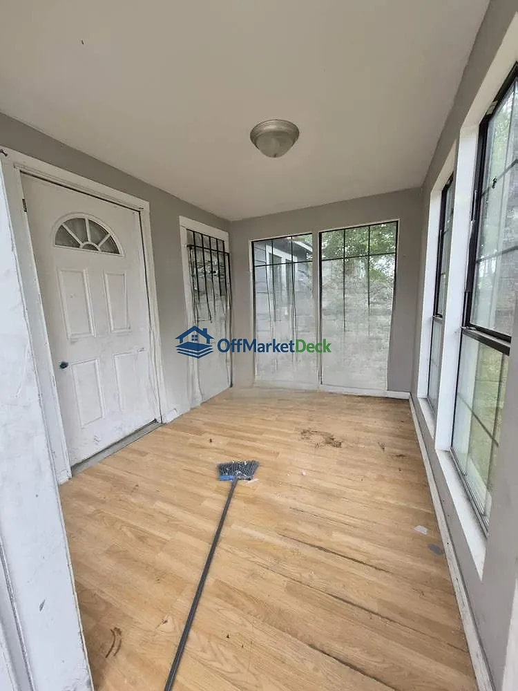 Off-market multi family in Houston, Texas — 5 beds, 3 baths, $175,000 — photo 8 of 8