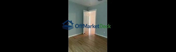 Off-market multi family in Houston, Texas — 5 beds, 3 baths, $175,000 — photo 2 of 8