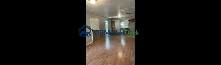 Off-market multi family in Houston, Texas — 5 beds, 3 baths, $175,000 — photo 3 of 8