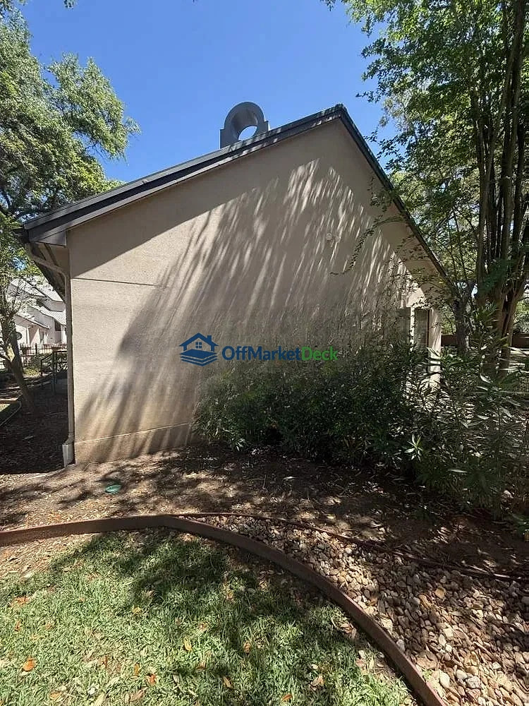 Off-market house in Sugar Land, Texas — 2 beds, 2 baths, $215,000 — photo 8 of 8