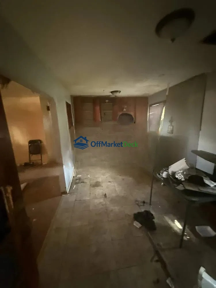 Off-market house in Houston, Texas — 3 beds, 1 bath, $72,500 — photo 7 of 8