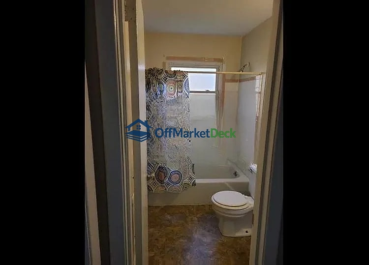 Off-market house in Greensboro, North Carolina — 4 beds, 2 baths, $245,000 — photo 5 of 8