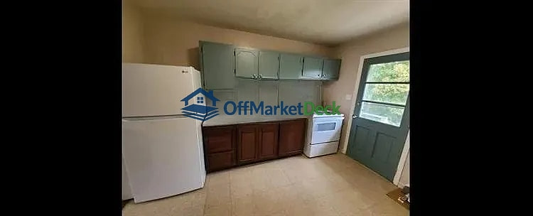 Off-market house in Greensboro, North Carolina — 4 beds, 2 baths, $245,000 — photo 6 of 8