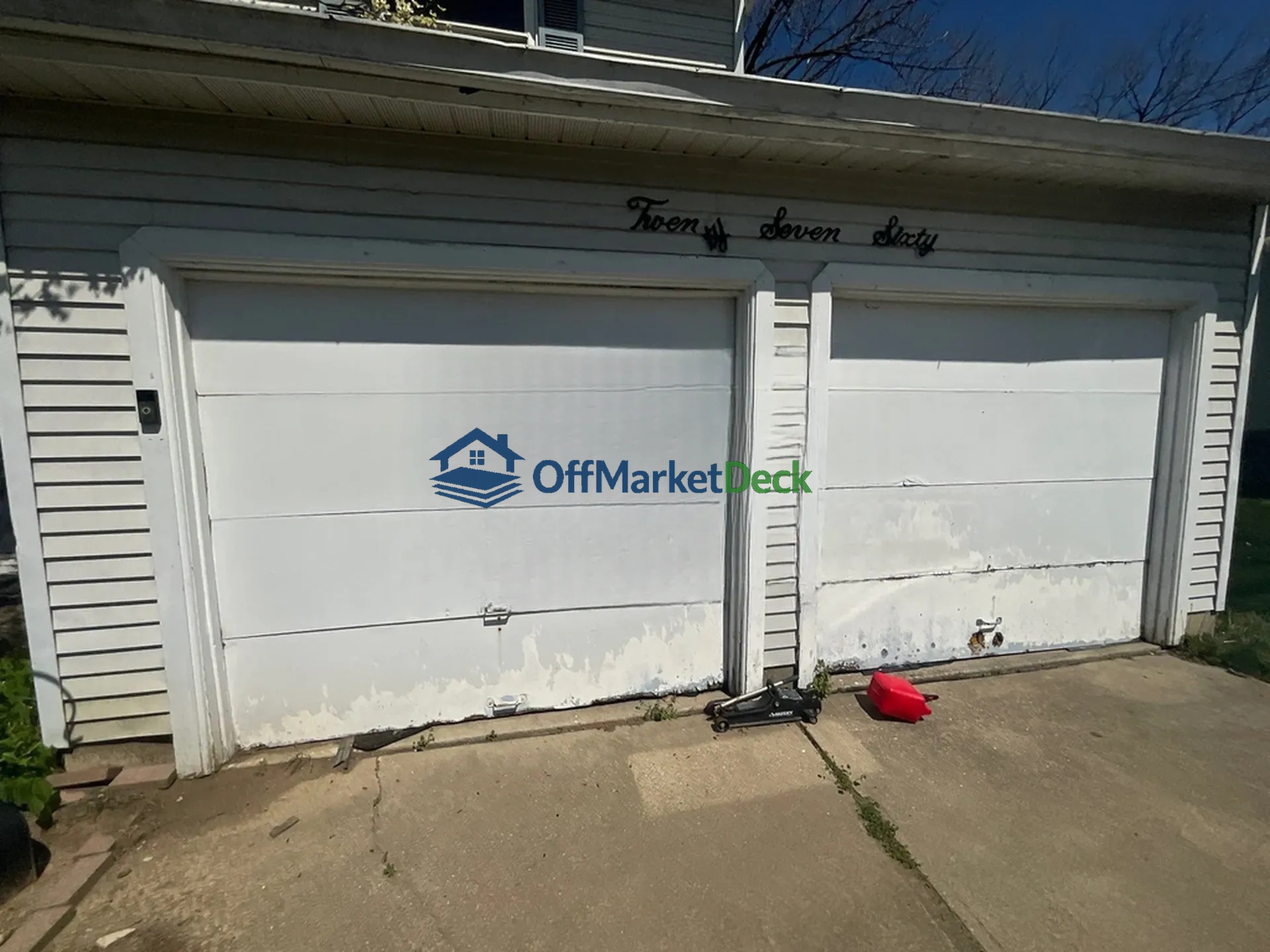 Off-market house in Fairfield, Ohio — 4 beds, 2.5 baths, $220,000 - Blurred background Image