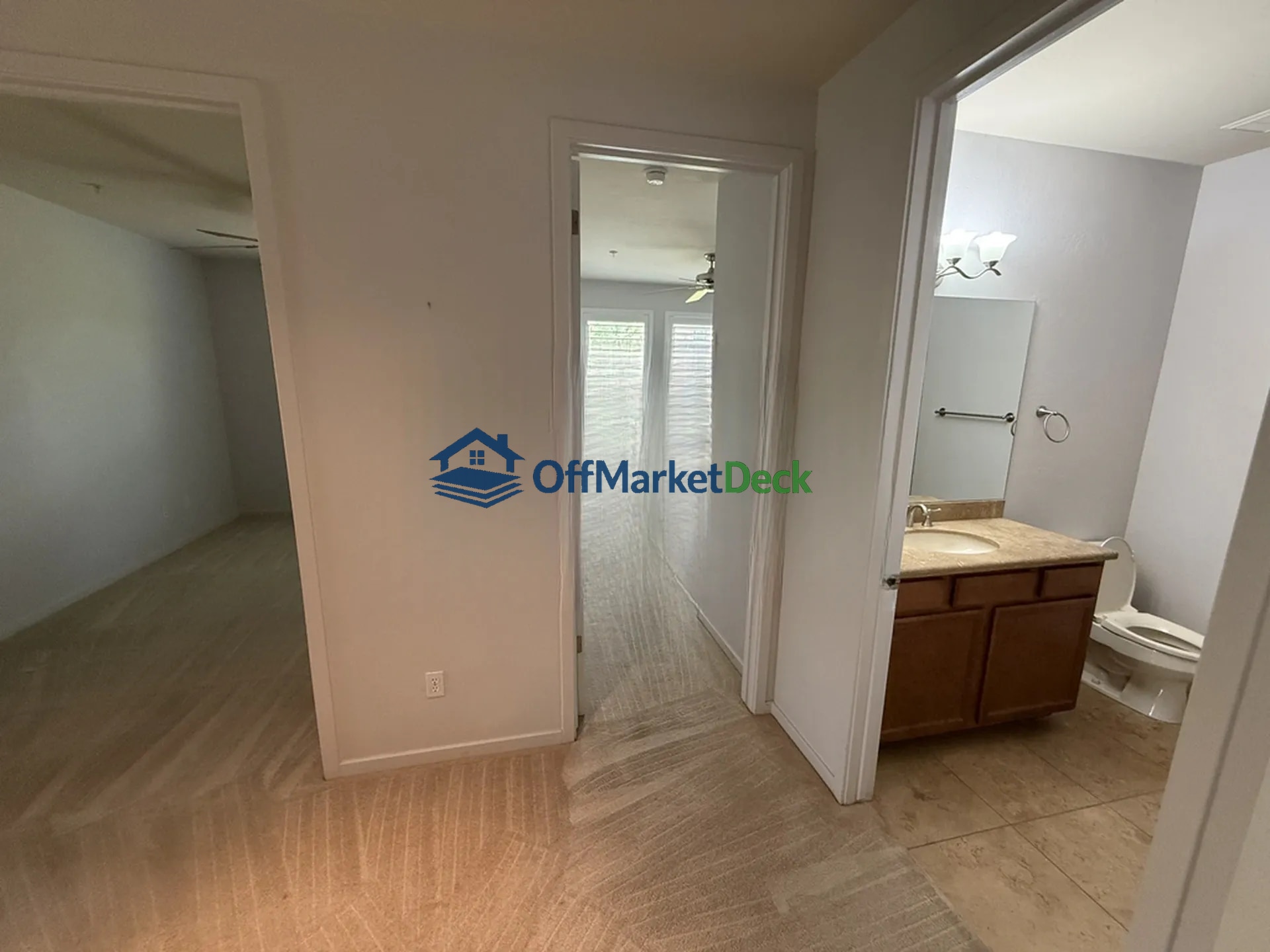 Off-market house in Scottsdale, Arizona — 2 beds, 2 baths, $714,990 — photo 7 of 8