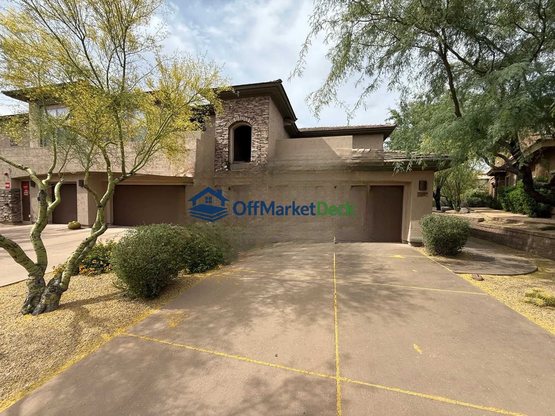Off-market house in Scottsdale, Arizona — 2 beds, 2 baths, $714,990 — photo 2 of 8