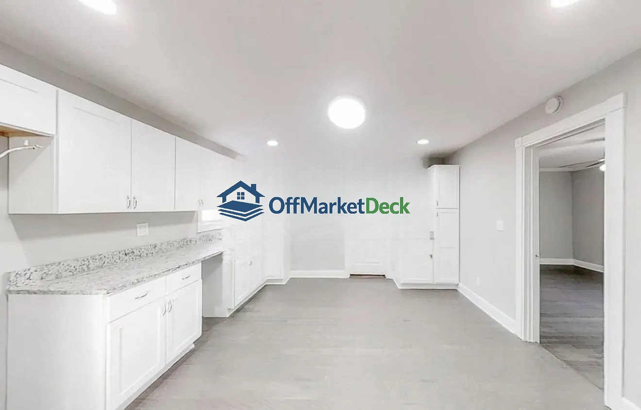 Off-market house in Atlanta, Georgia — 4 beds, 2 baths, $225,000 — photo 4 of 8