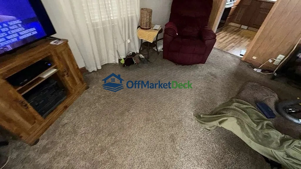Off-market house in Garden City, Michigan — 2 beds, 1 bath, $86,900 — photo 4 of 8
