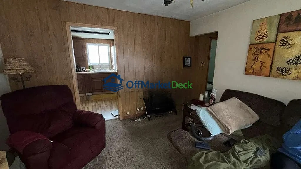 Off-market house in Garden City, Michigan — 2 beds, 1 bath, $86,900 — photo 5 of 8