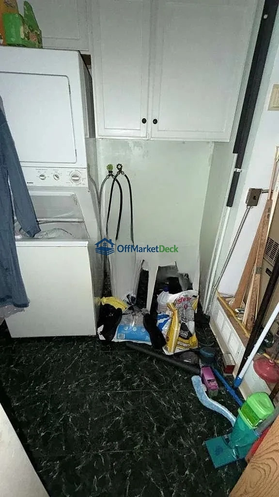 Off-market house in Garden City, Michigan — 2 beds, 1 bath, $86,900 — photo 8 of 8