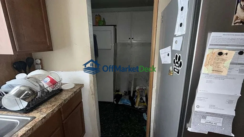 Off-market house in Garden City, Michigan — 2 beds, 1 bath, $86,900 — photo 7 of 8