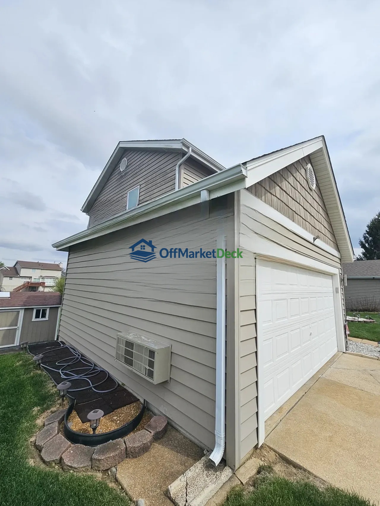 Off-market house in Florissant, Missouri — 3 beds, 2.5 baths, $179,900 — photo 2 of 8