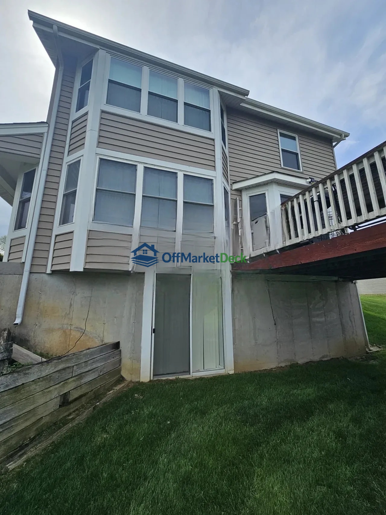 Off-market house in Florissant, Missouri — 3 beds, 2.5 baths, $179,900 — photo 3 of 8