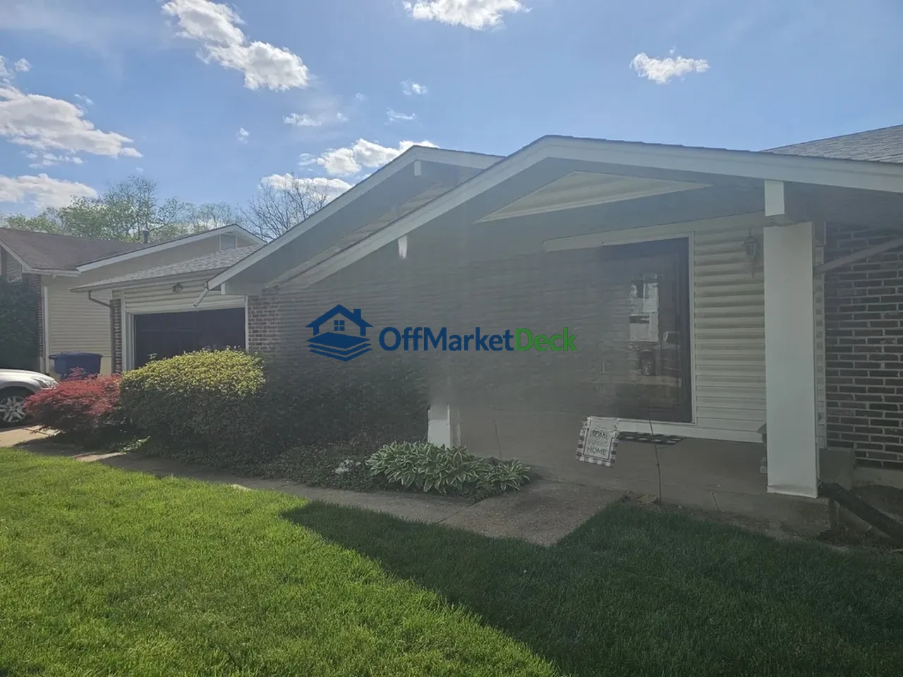 Off-market house in St. Peters, Missouri — 4 beds, 2 baths, $229,900 - Blurred background Image
